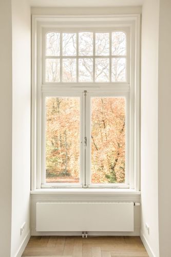 Kastenfenster mit zwei Flügelebenen in einem Gründerzeithaus